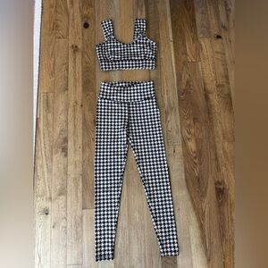 🖤🤍 Houndstooth Black & White Athletic Set – Sports Bra + Leggings (XS–S Est.) 🤍🖤